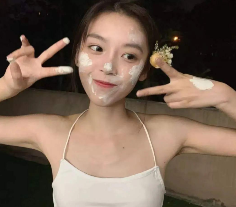 奶油抹脸已经OUT了！全网刮起湿发纯欲风，半藏森林都自叹不如