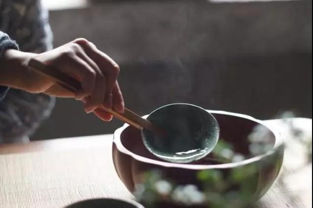 山堂夜坐，手烹香茗，十首品茶诗词，表现古人十种喝茶意境