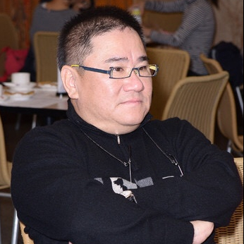 61岁张永正罕见露面,因《恶作剧之吻》走红,退居幕后享受人生