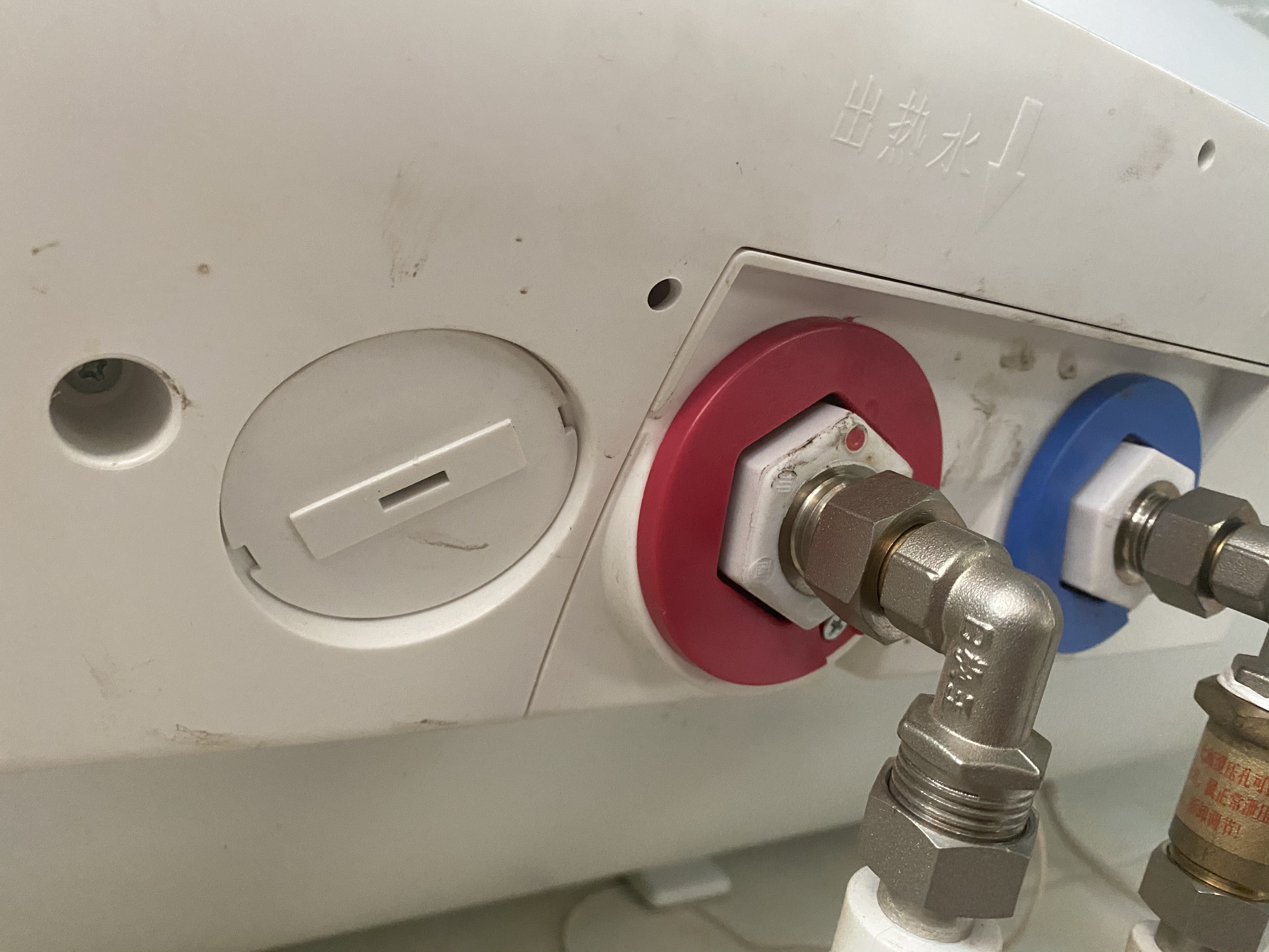 你家电热水器里的镁棒多久不换了？长期不换，可能导致热水器漏水