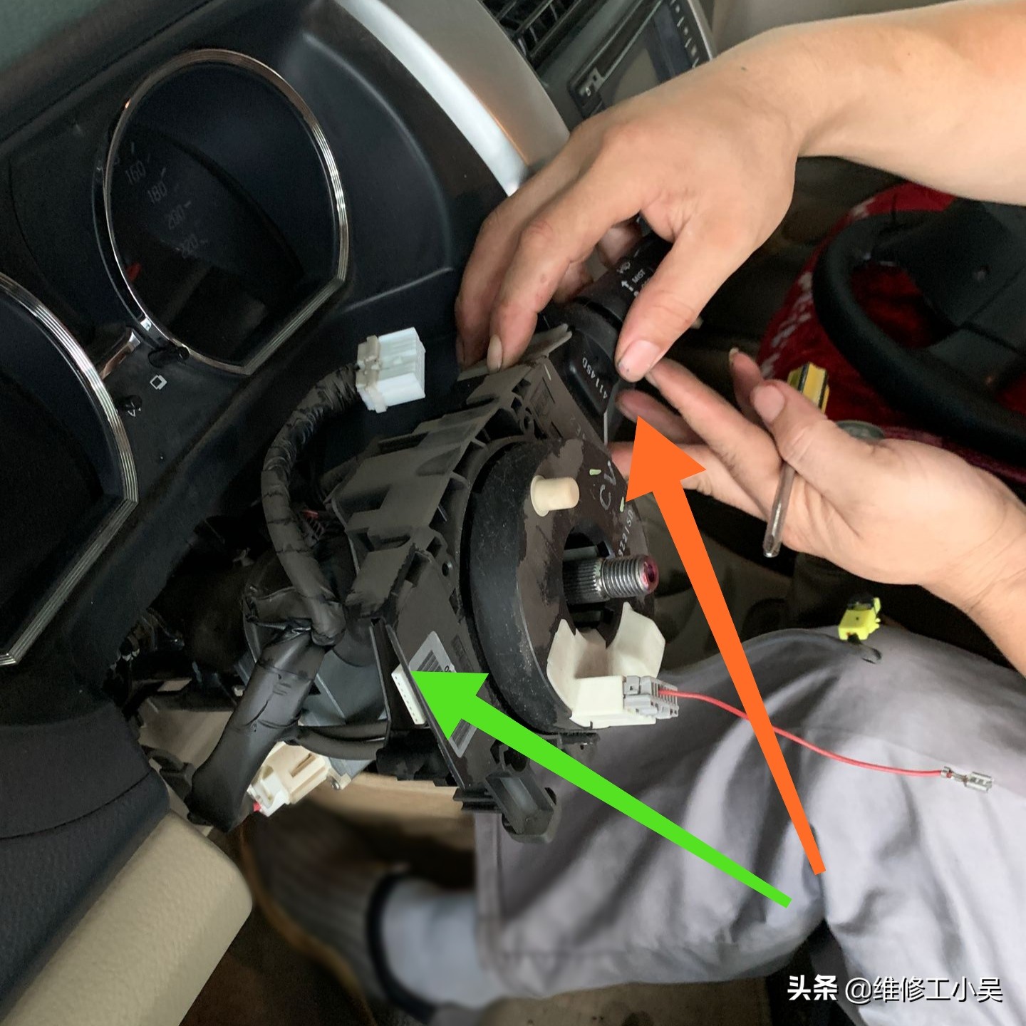 安全气囊灯闪烁,车主无法安心开车,担忧气囊随时会弹出