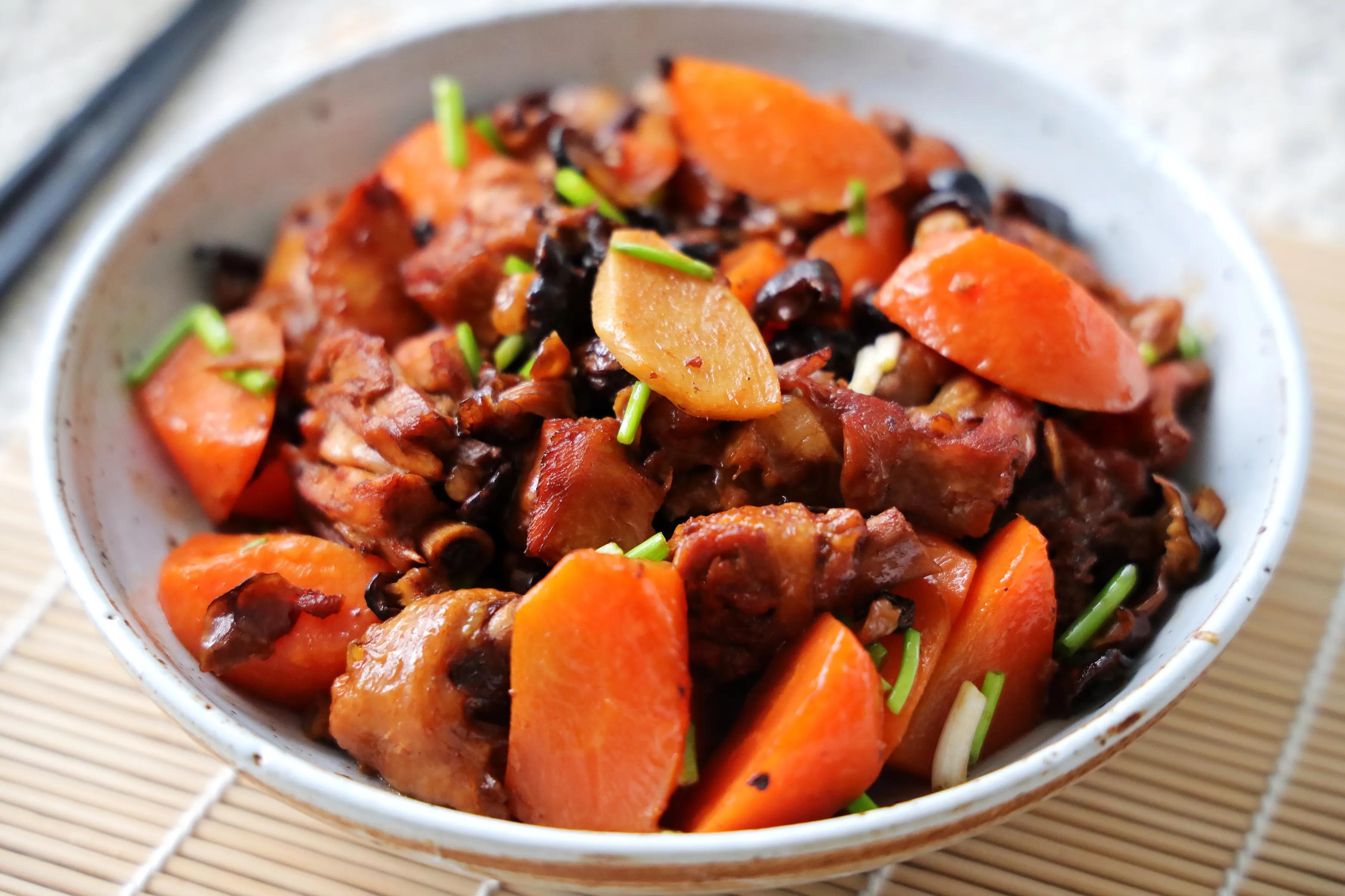 鸡腿炖蘑菇的做法大全(教你鸡腿炖蘑菇的家常做法)-君心之家