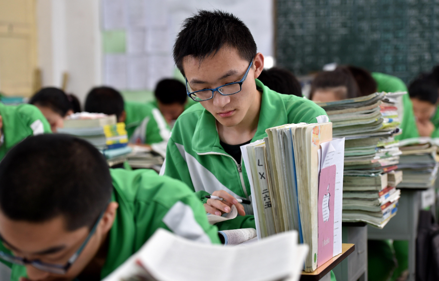 高校学霸作息表走红，学习排到凌晨六点，自律的生活叫人佩服