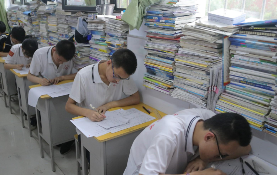 四川一所“县级”高中，今年14名同学考入清北，教学实力不容小觑