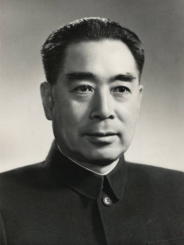 55年，徐海东养病多年后当了大将，他嫌军衔太高，周恩来：正合适