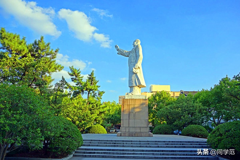 该985是各种气质美女集中地，在校女生高达两万余人，还都是学霸