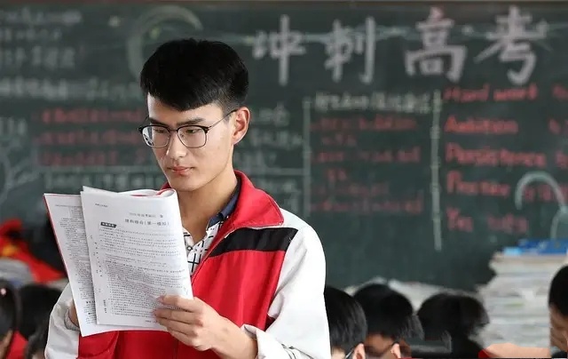 私立学校一年学费多少（多地民办学校大幅涨价）