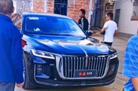 全红婵一家命运改变！父亲收下豪车，靠果园赚翻，哥哥也混出头