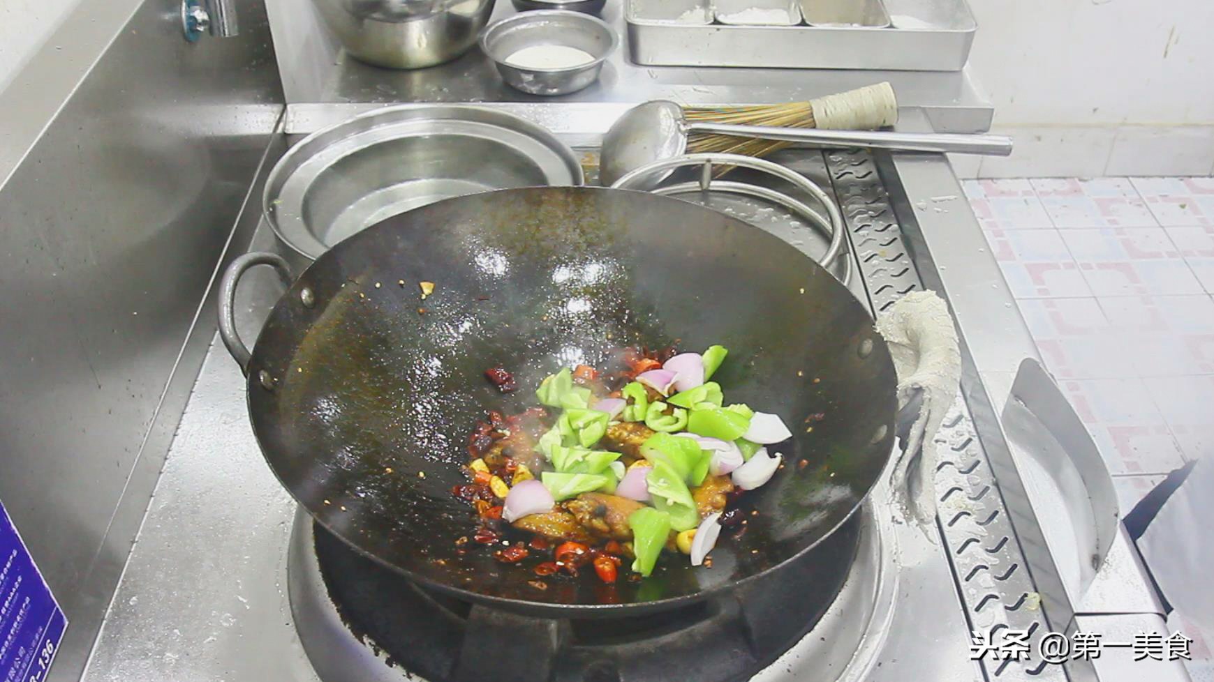 饭店的干锅鸡翅为啥好吃？厨师长分享详细做法，看了在家也能做