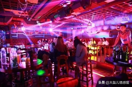 18岁小伙恋上已婚妇女，初次睡觉是自愿，再次睡觉是qiangjian