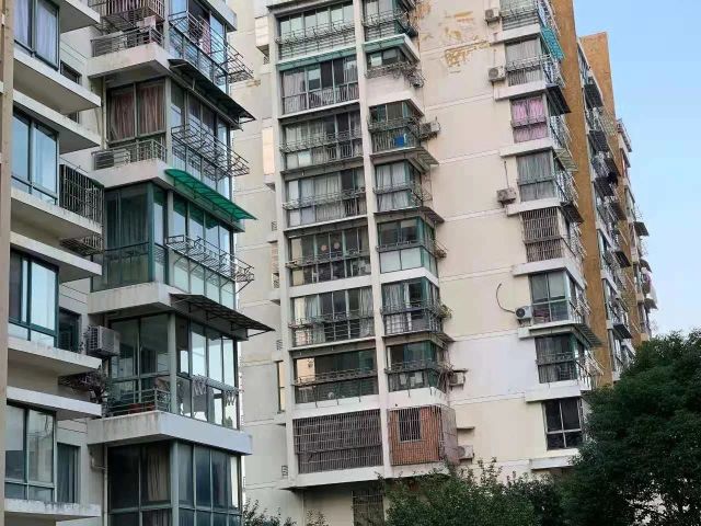 几万一平的阳台只用来晒衣服浪费不？你们问了100次的阳台改造