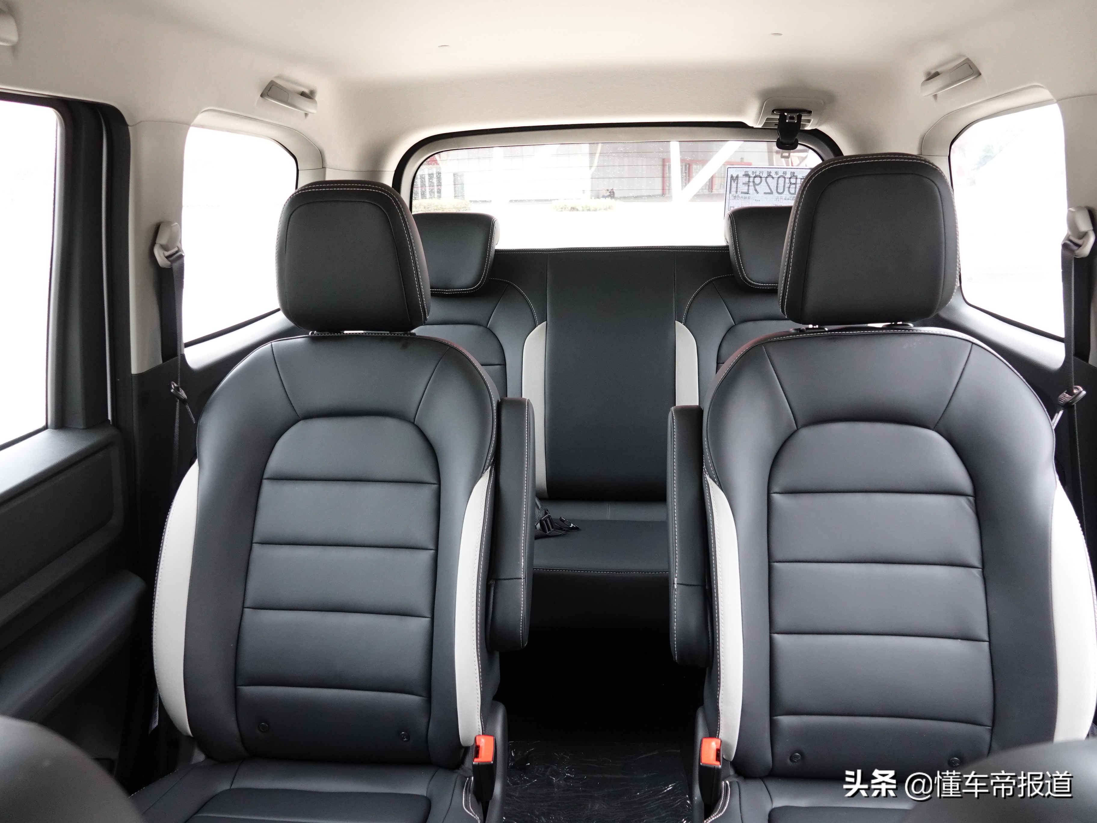 以后拉货全靠它，周末出行都装下！道路试驾五菱宏光PLUS