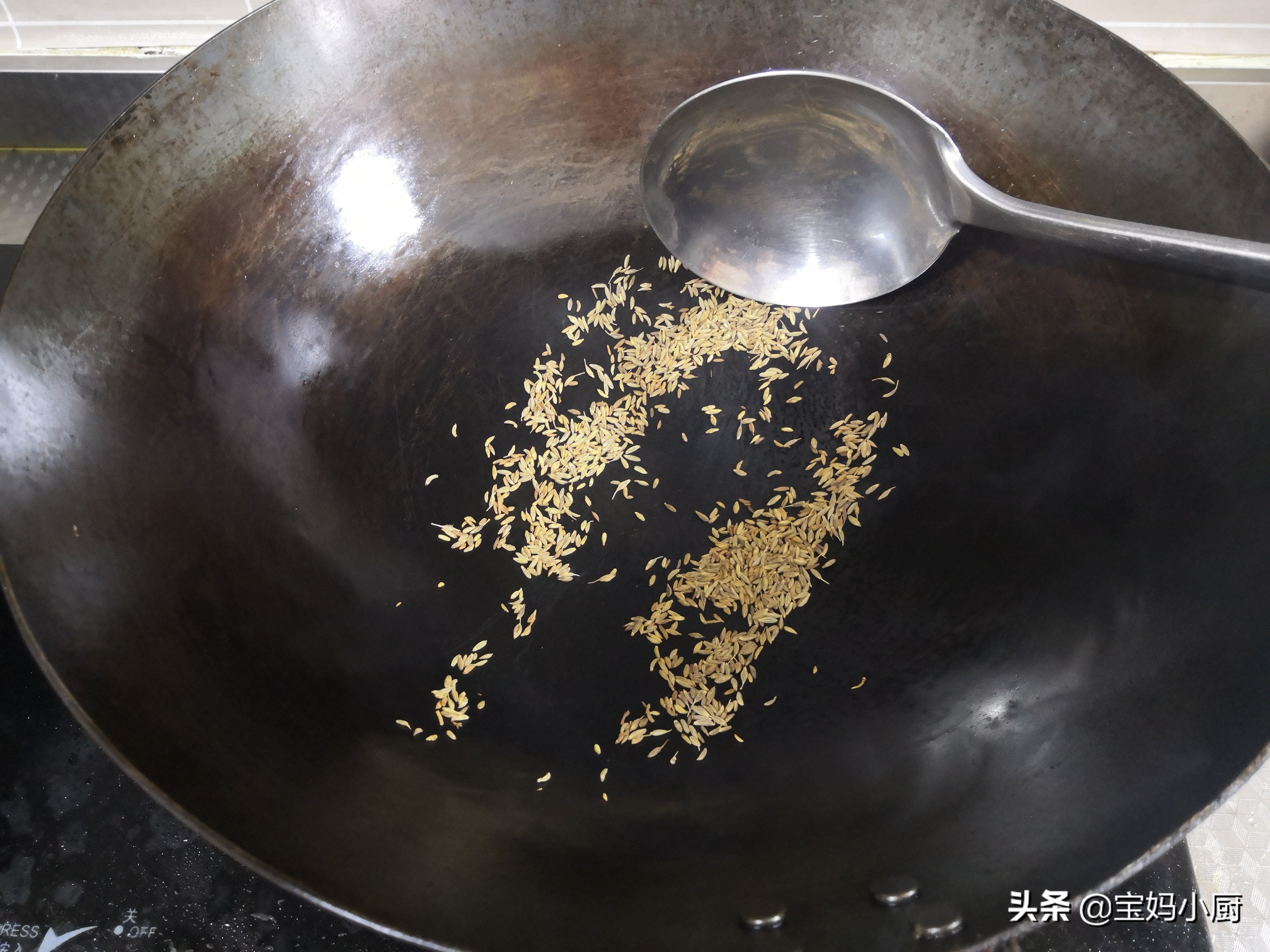 鱿鱼的4分钟家常做法，去腥只一招，不用焯水还少油，老好吃了