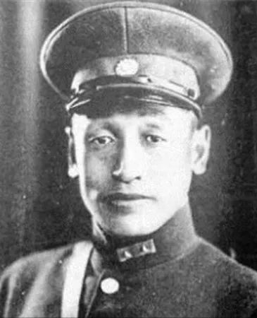 1937年周恩来崂山遇袭，替身被捅20多刀，是谁策划的？