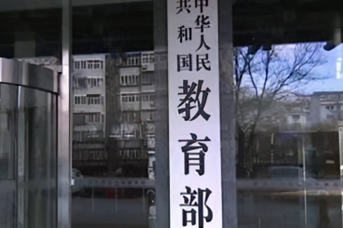 被判刑的学生能报名参加高考吗