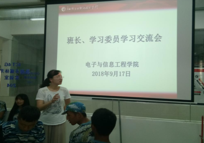 大一新生竞选什么“班干部”最好？班长不是最佳选择，有利也有弊