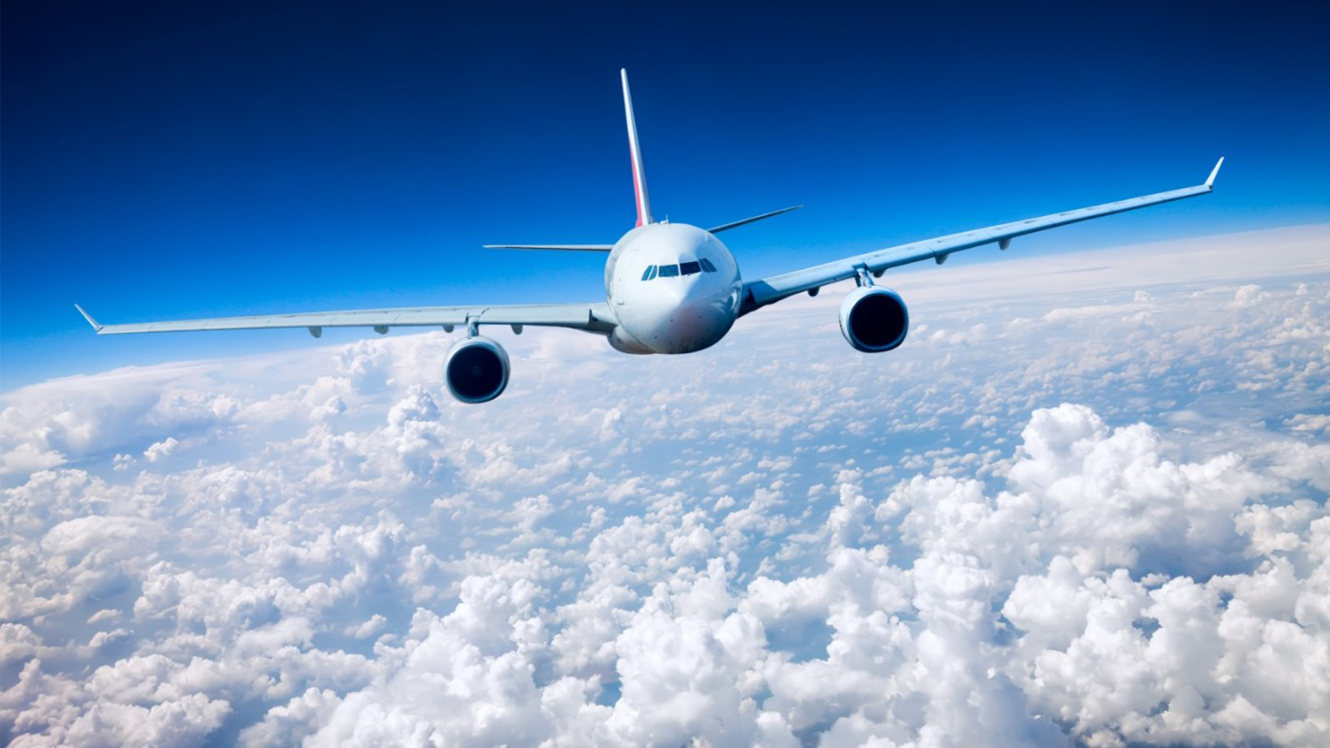 民航客机起飞后,为什么要爬升到1万米?飞低点不是更省油吗?