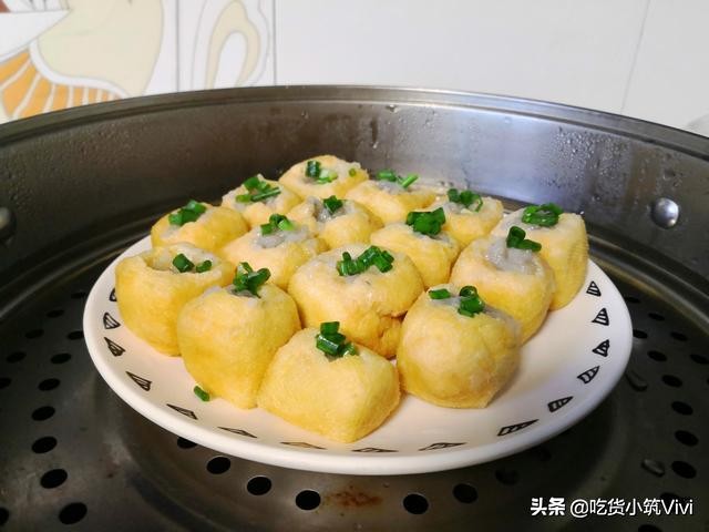 豆腐泡这样吃，不煎不炸、上锅一蒸10分钟出锅，荤素搭配真美味