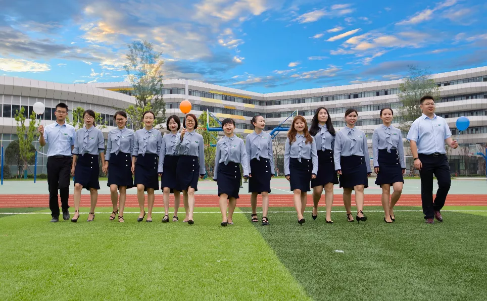 成都东辰高中部来了！首届教师一半以上都是清北名师