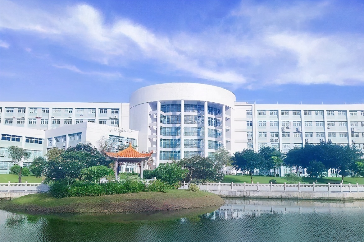 广州“超牛”的医科大学，坐拥四所直属医院，绕过211直升双一流