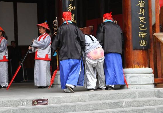 古装剧中经常出现的“打屁股”笞刑，是古代名副其实的笞刑吗？