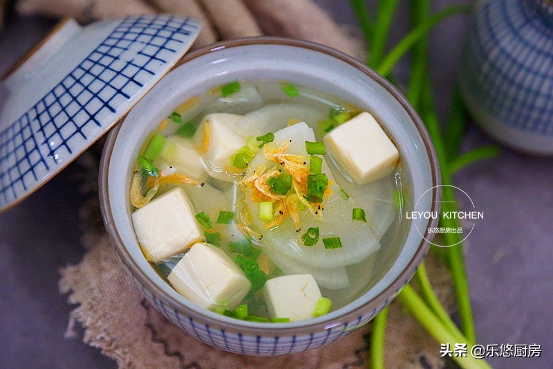 白萝卜炖豆腐怎么做好吃(鲜嫩白萝卜，滋味炖豆腐的绝佳搭档)