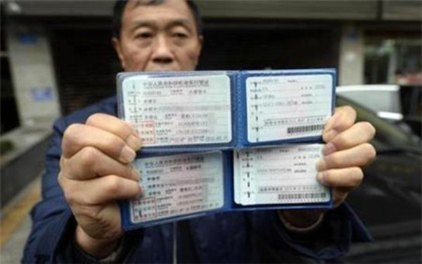 这两个证件的有效期，很多司机都会给忘记，严重的还会被注销