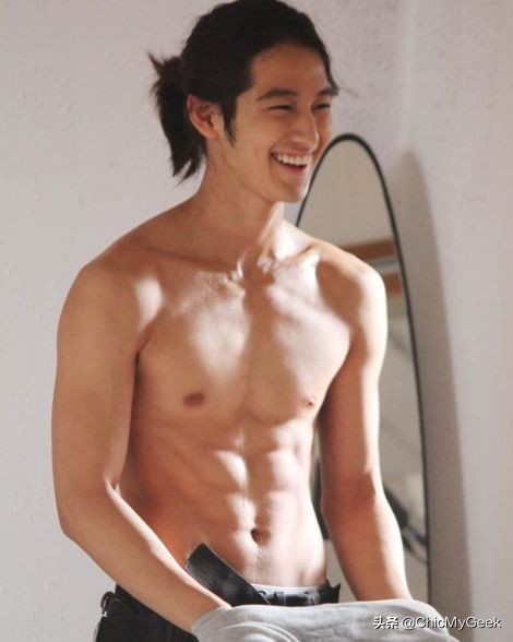 《恶魔法官》池晟大露冰块腹肌！7位律师韩剧男主好身材藏不住