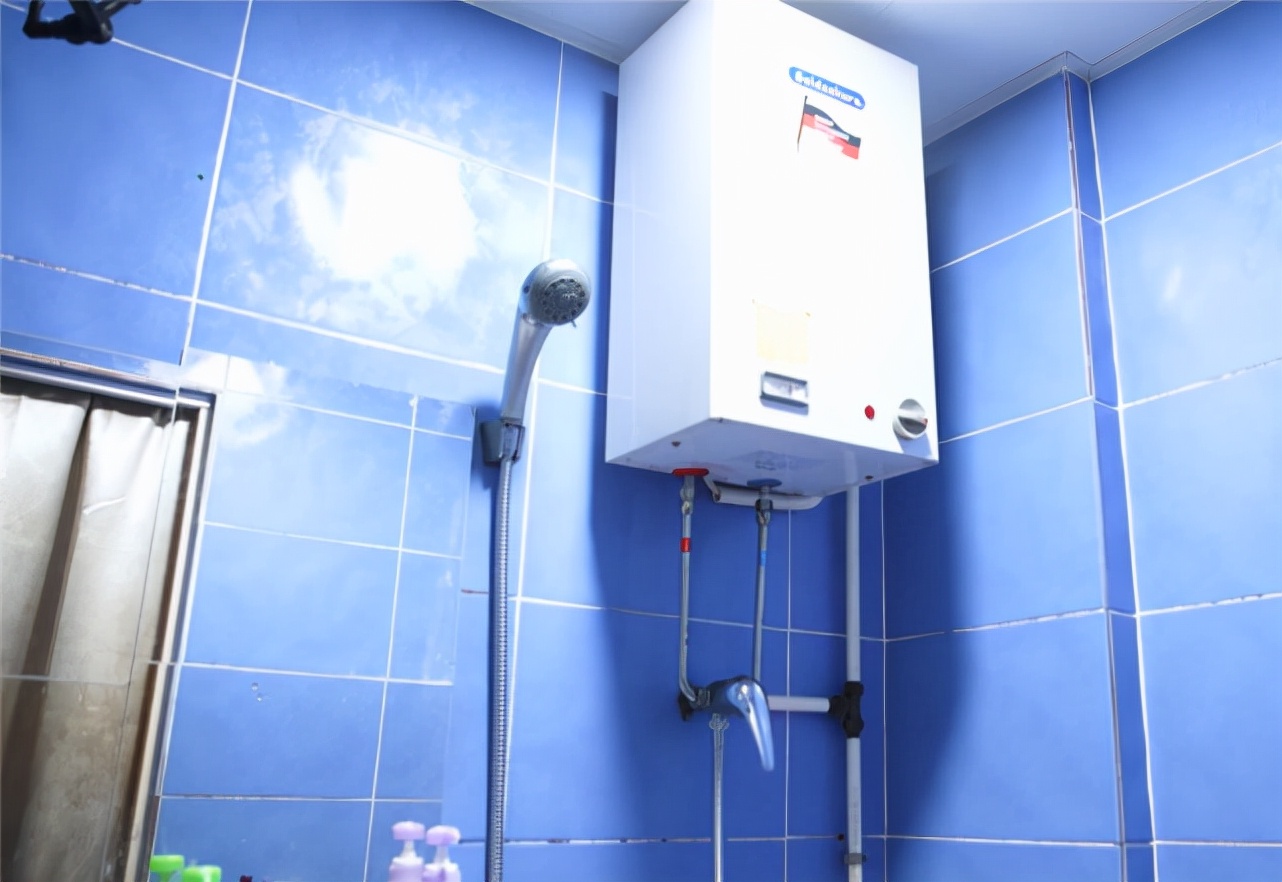 买不起房的香港夫妻，住在9㎡的小屋里，他们却说：住出了幸福感