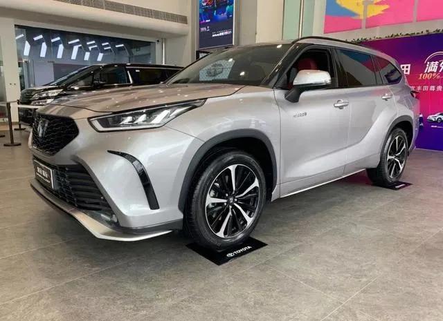 配V6引擎，降幅超3万，大众途昂:为什么还是卖不过丰田皇冠陆放？