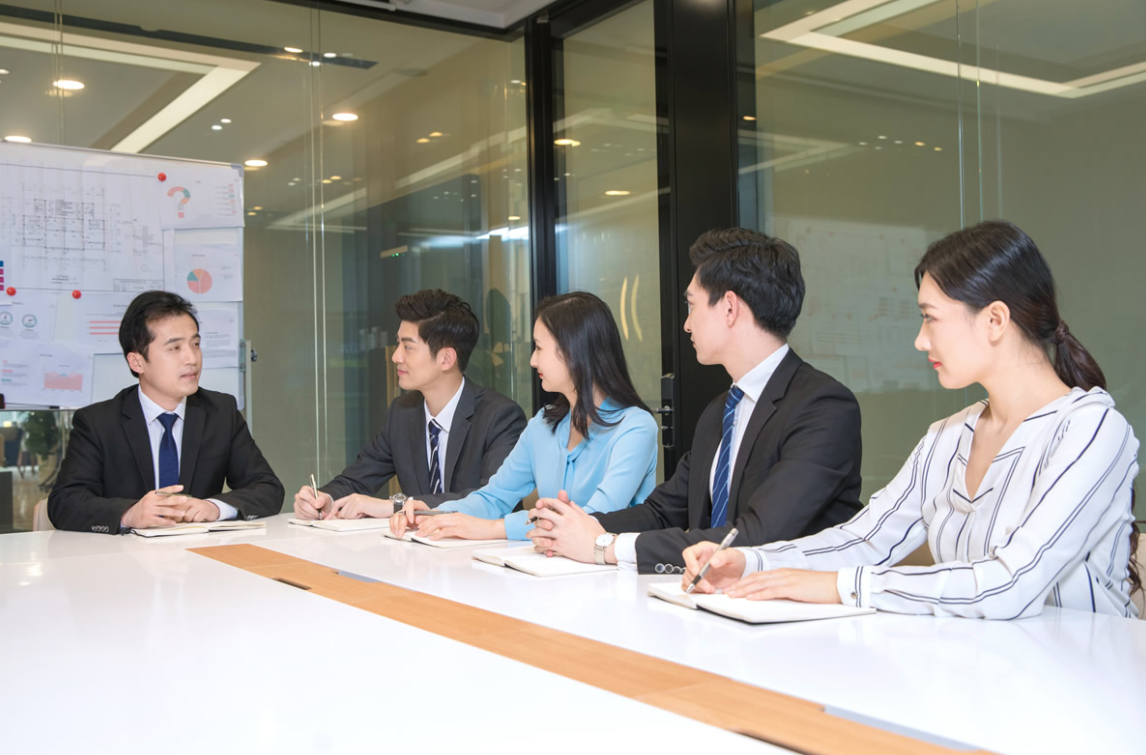 央视曝光职业学校乱象，想拿毕业证先交580，实习期也要交伙食费