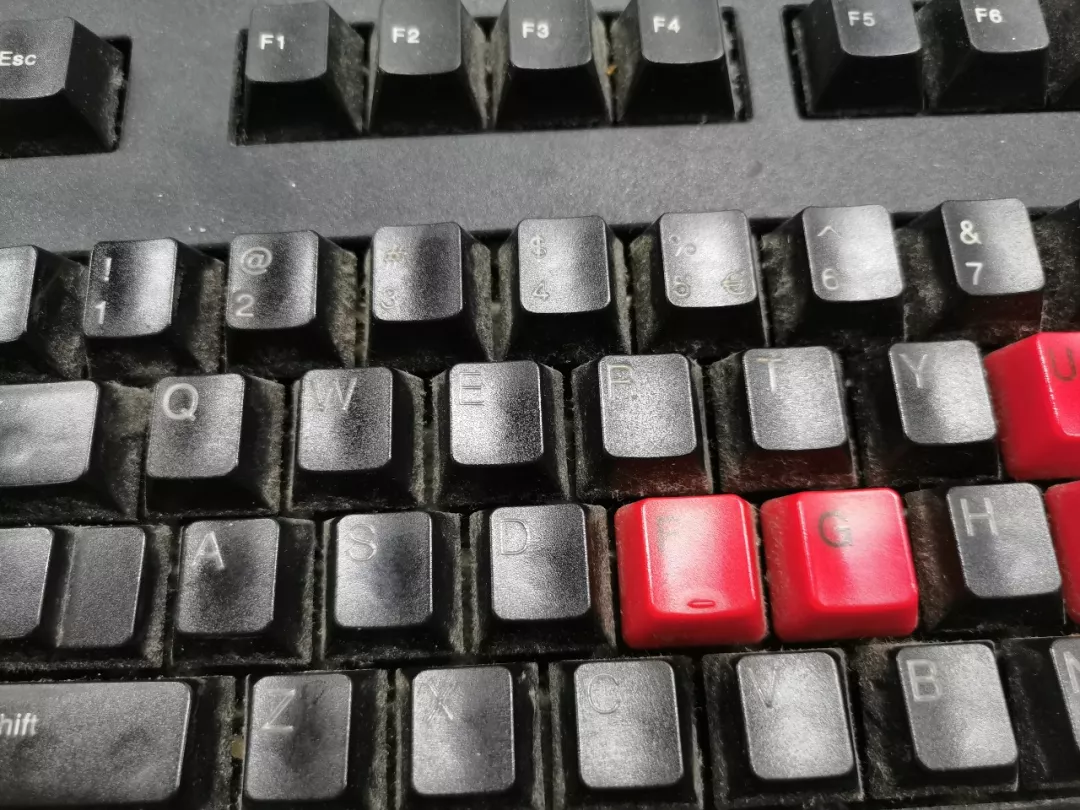 误打误撞！这个万能清洁神器，清洁键盘鼠标缝隙简直出道了