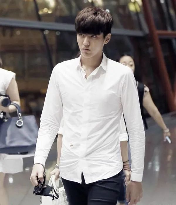 男律师，你与帅气之间只差了一件「得体」的衬衣