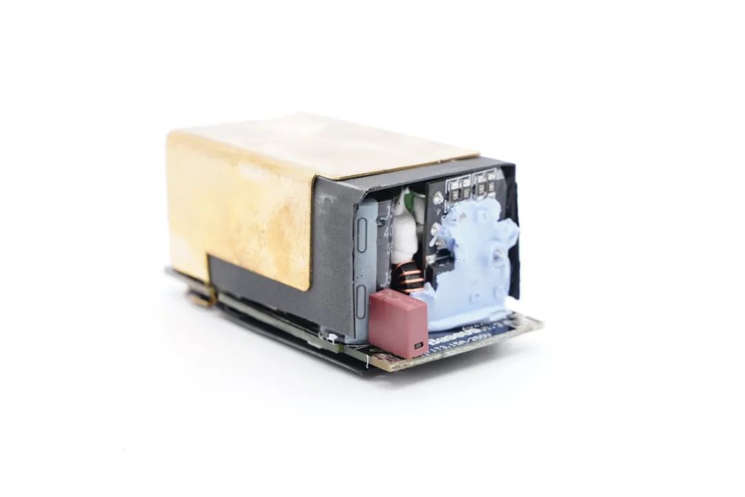 全新设计，突破体积极限，拆解国产控制器65W氮化镓快充