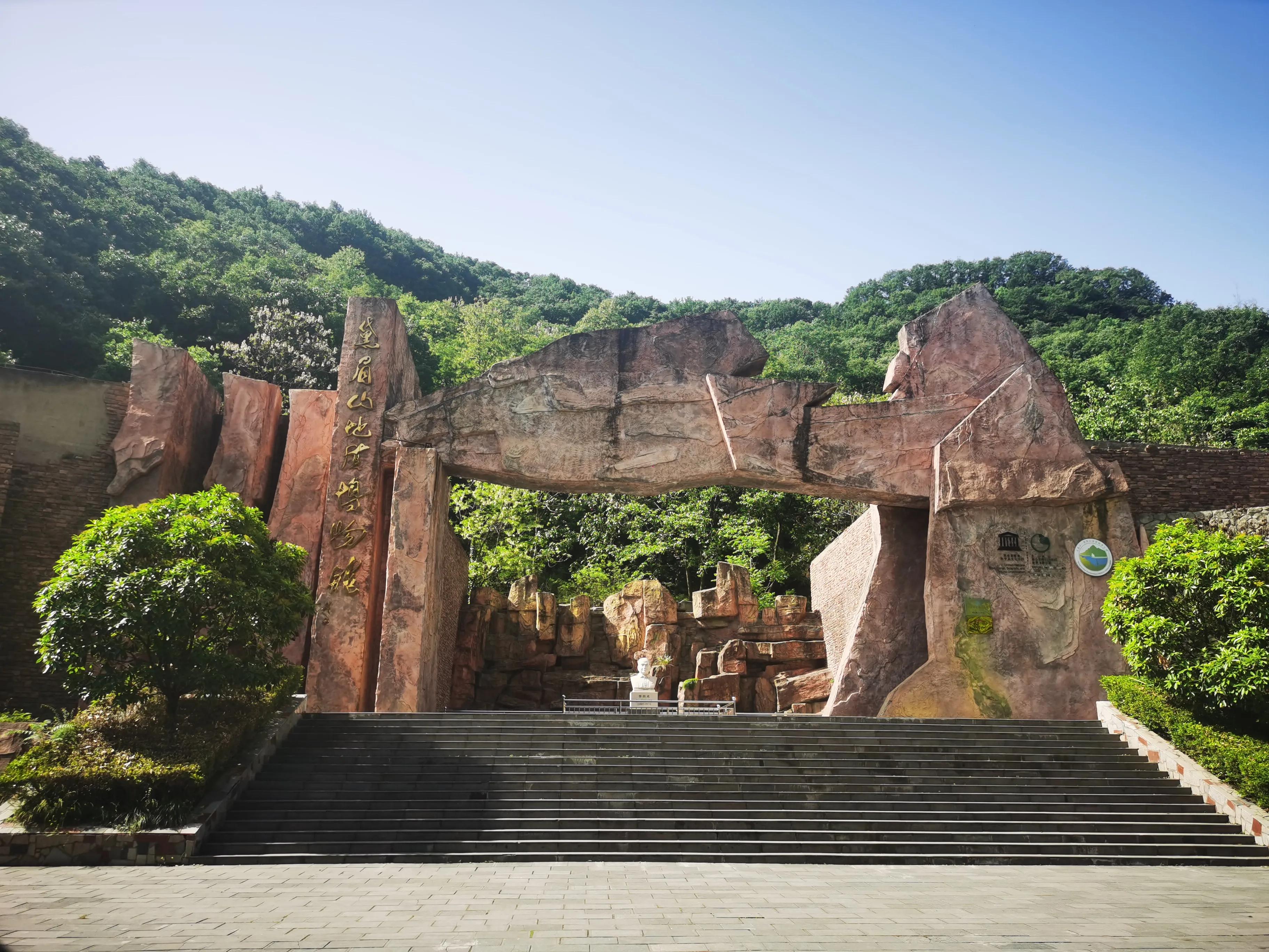 龙潭大峡谷在哪(洛阳龙潭大峡谷,古海奇峡地质画廊,景色不输红石峡,却