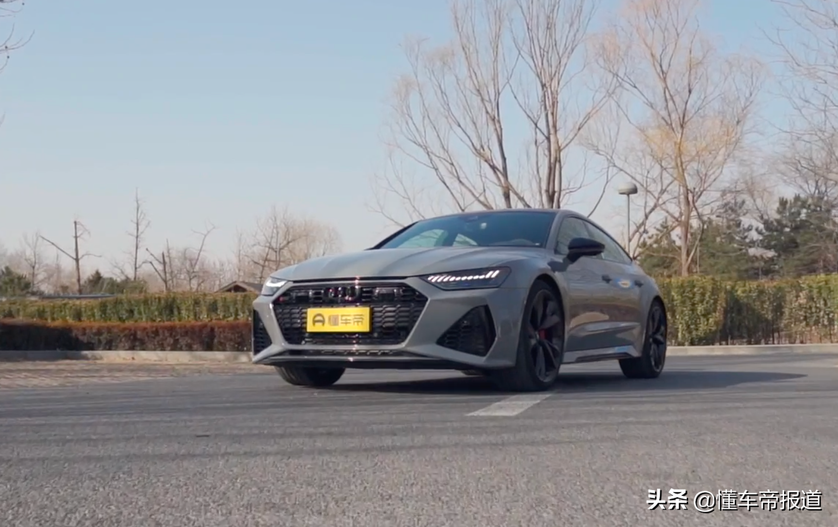 新车｜文能48V顾家，武能4.0T碾压！试驾全新奥迪RS 7