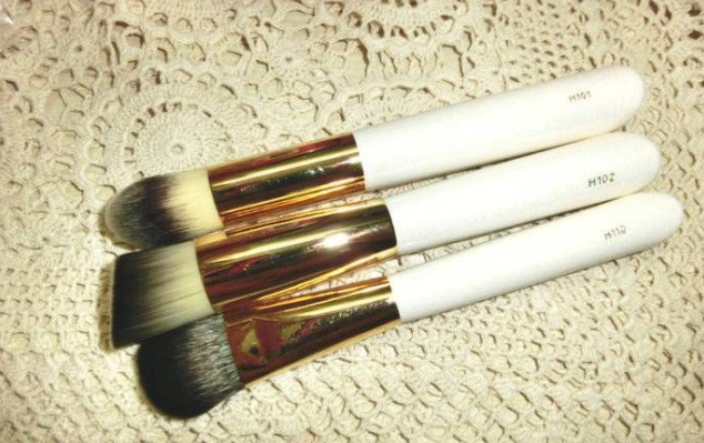 粉底刷怎么选择？粉底刷的使用方法（图文教程）涨姿势了