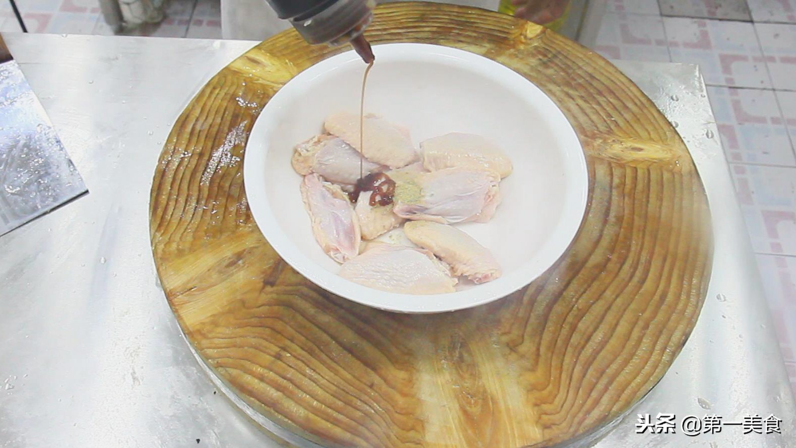 饭店的干锅鸡翅为啥好吃？厨师长分享详细做法，看了在家也能做