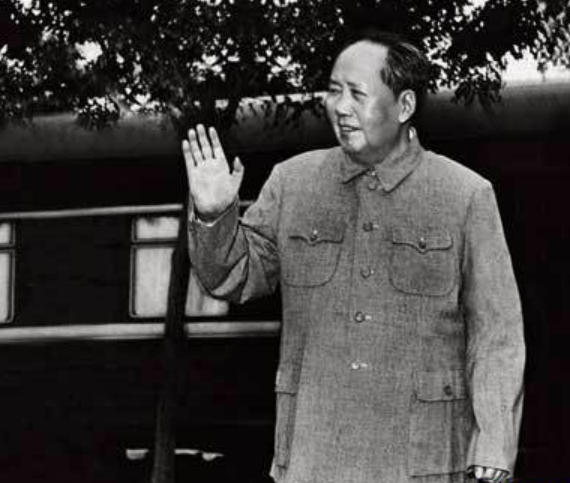 青年毛泽东：“革命不成功，绝不回韶山！”32年后，“衣锦回乡”