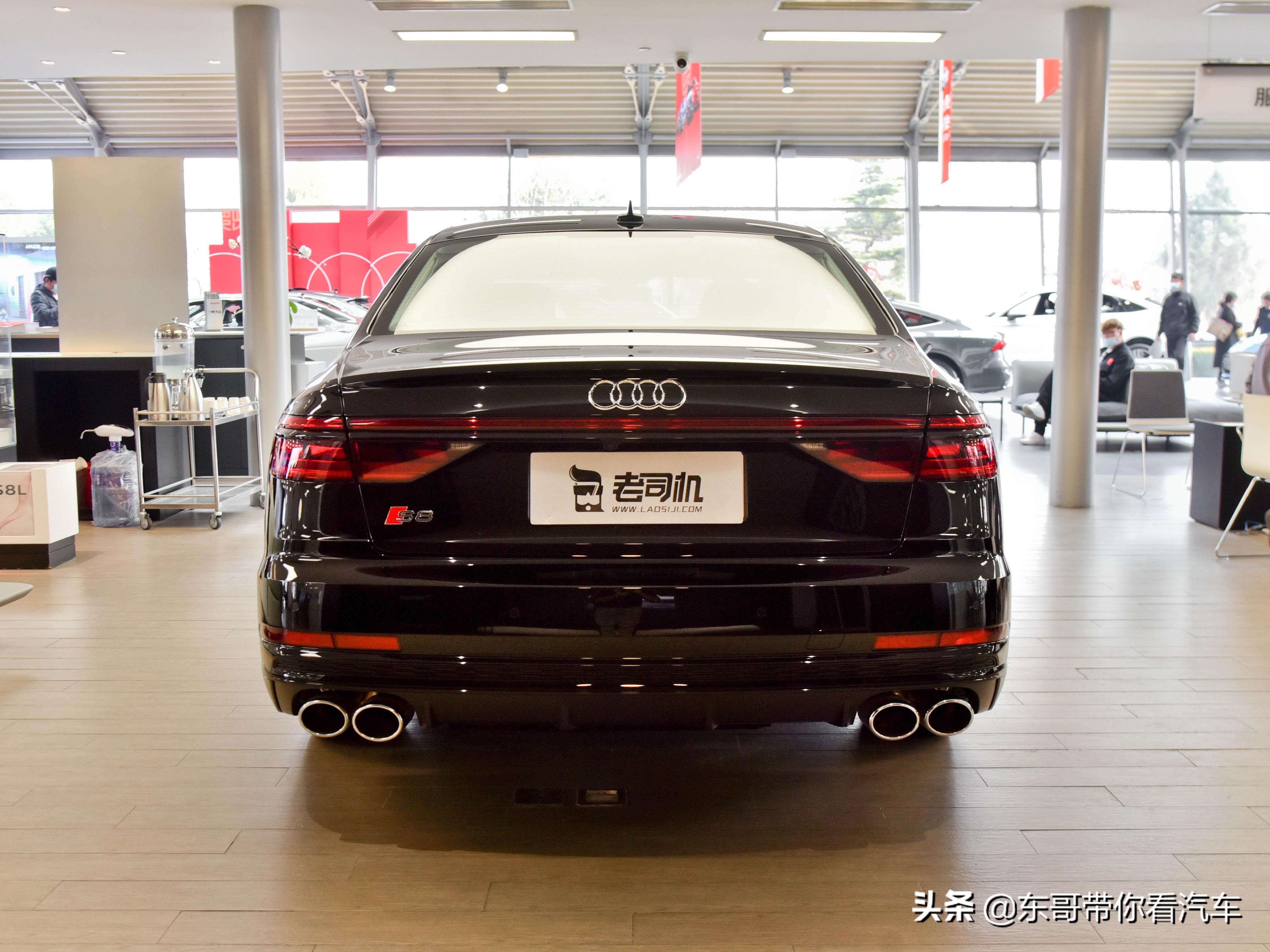进口v8双增压,高性能5座旗舰车,德系顶级豪华性能,实拍奥迪s8