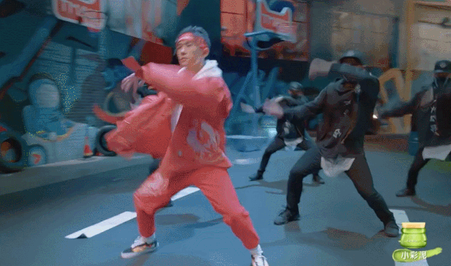 生日当天憾别金鸡影帝，20岁的易烊千玺，侥幸逃过被捧杀命运