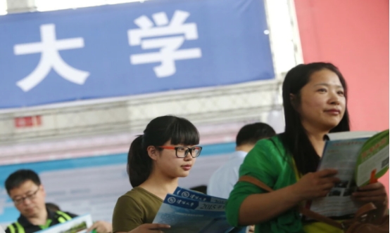 排名前十的考研热门专业，报考热度为何如此高？专业认同度高吗？