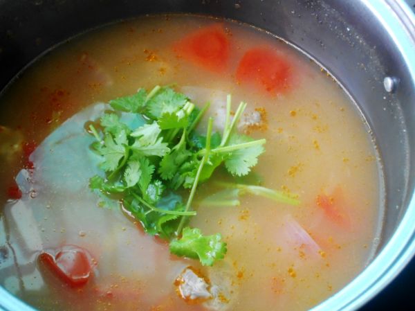 要想羊肉不腥不膻，除了焯水，加这3种食材一起炖，汤更鲜美
