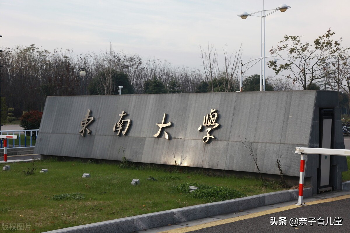 另类高考满分作文，生僻字连老师都不认识，剑走偏锋也靠平时积累