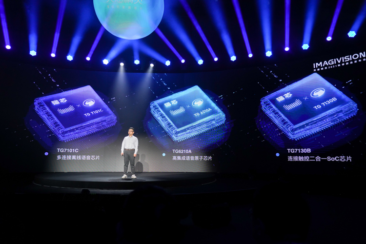 天猫精灵V10发布：搭载800万像素摄像头，首发价999元