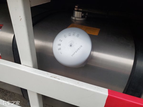 卡车能有多讲究？偶遇欧曼EST绿通之星冷藏车，车主专治强迫症