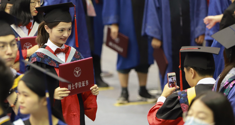 多所高校被加入“考研黑名单”，考研压分严重，且歧视双非学历