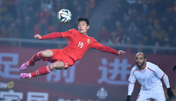 武磊什么时候进的中超(中国最年轻的职业球员，14岁开始踢中乙，22岁带领球队升入中超)