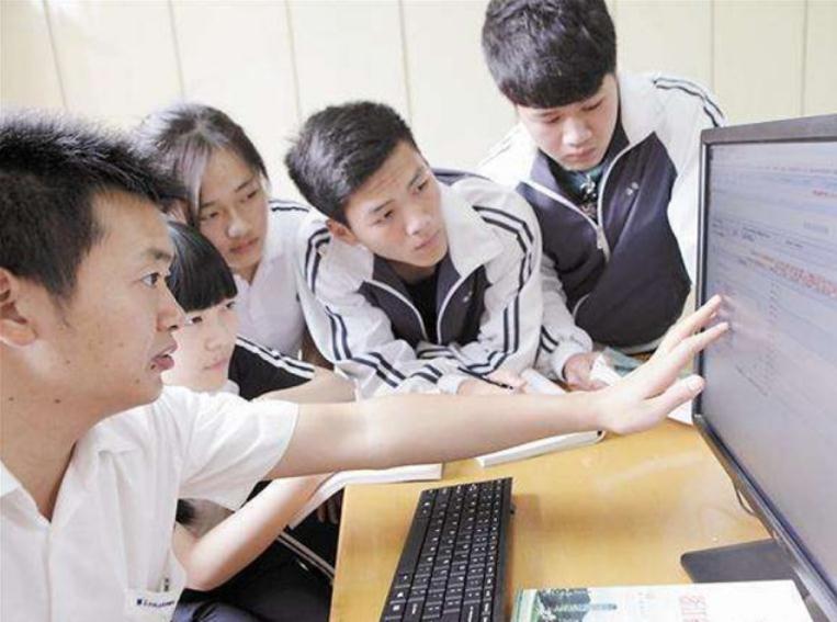 高考录取结果查询，一直显示“院校在阅”，考生有机会被录取吗？