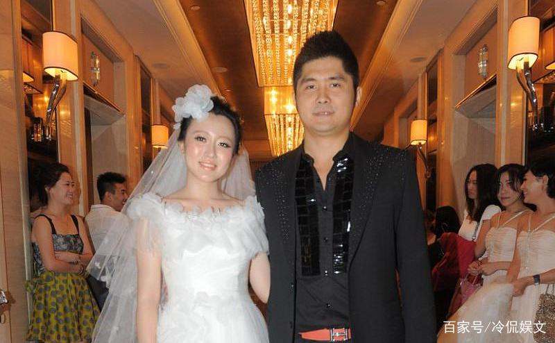 潘長江女兒潘陽30歲嫁給石磊成總裁夫人，如今過得怎麼樣？